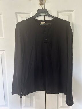 Men's Black Long-Sleeve Ribbed Henley Shirt